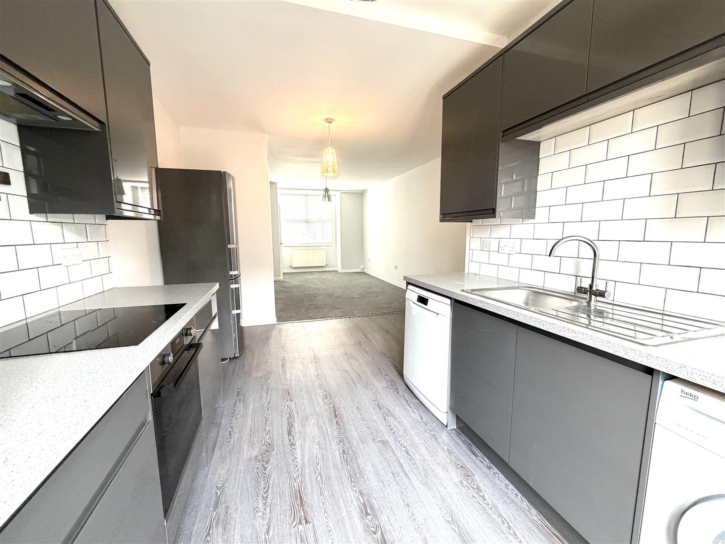 2 bed property in St. James Road, Carshalton